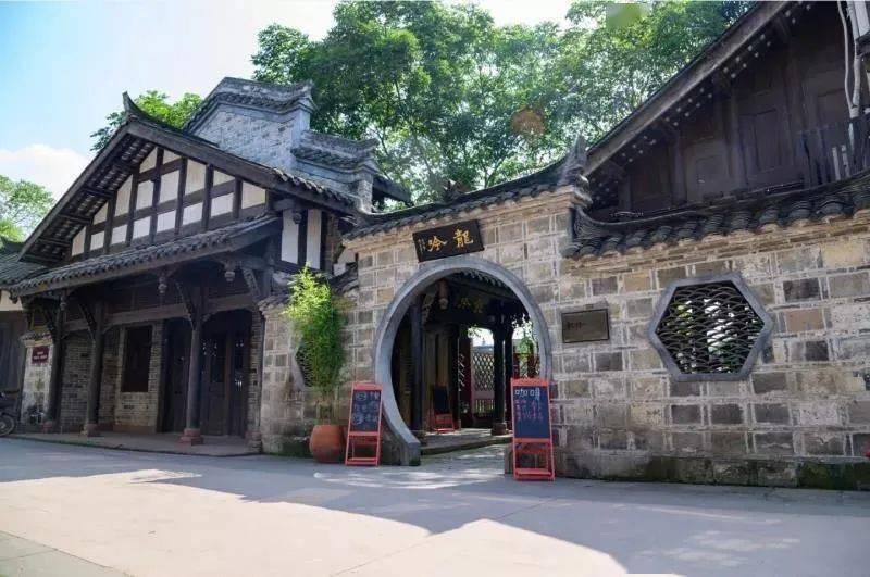国米生涯首冠，帕瓦尔晒亲吻奖杯照：初吻是不会被忘记的